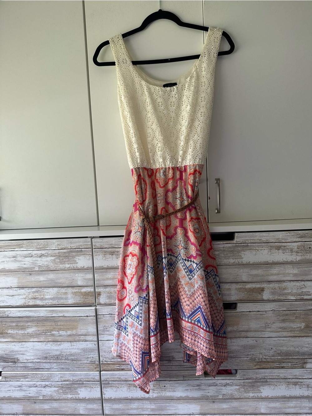 🌺 AUW Crochet Lace & Boho Print Handkerchief Hem Dress Size 8